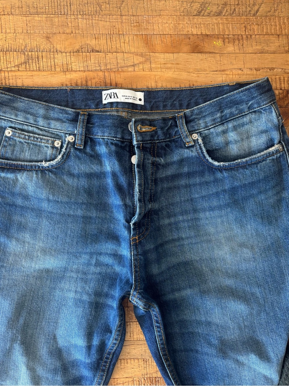ZARA women’s Blue Jeans low waist, cropped, size 8, EUC